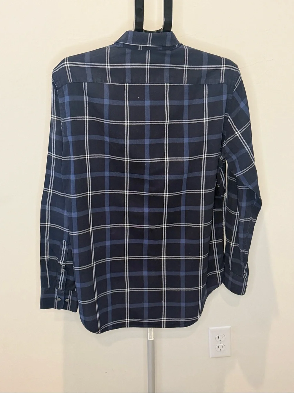 Banana Republic Men’s M Navy Plaid Lightweight Flannel Button Down Shirt